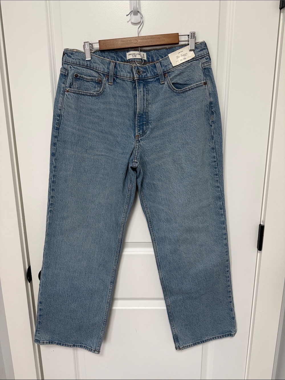 NWT Abercrombie & Fitch Women’s Blue Jeans The Baggy Low Rise size 30 10s